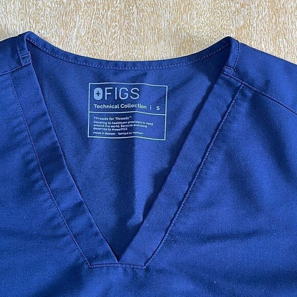 FIGS Casma Scrub Top - Picture 2 of 7